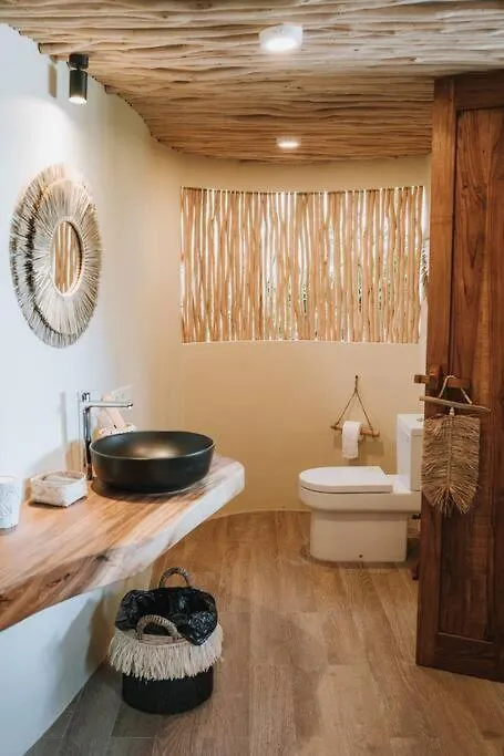 Lodge Tropical Fullmoon Uluwatu  Indonesia