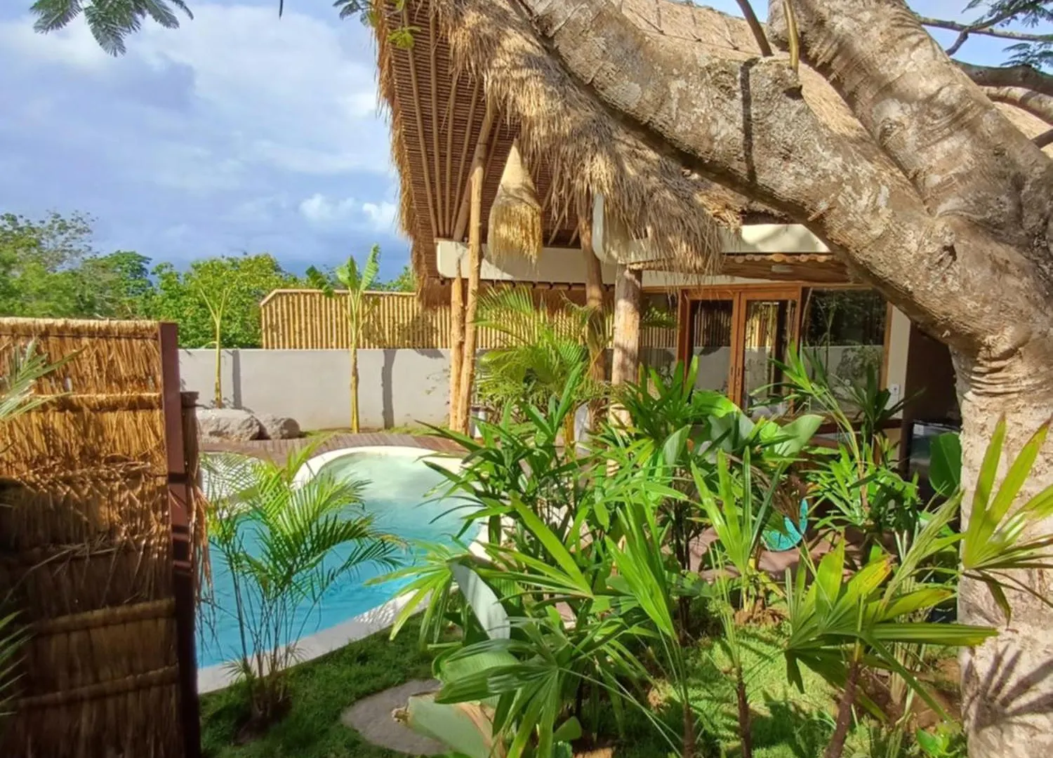 Lodge Tropical Fullmoon Uluwatu Indonesia